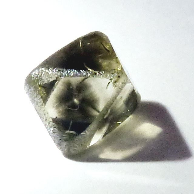 diamond crystal with hydrogen cloud