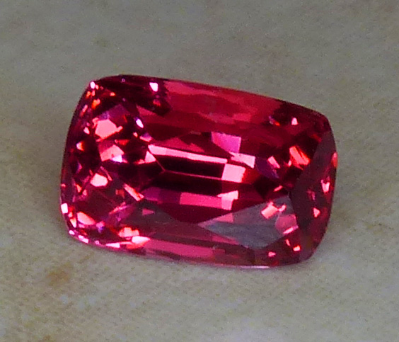 neon reddish pink fine vietnamese spinel