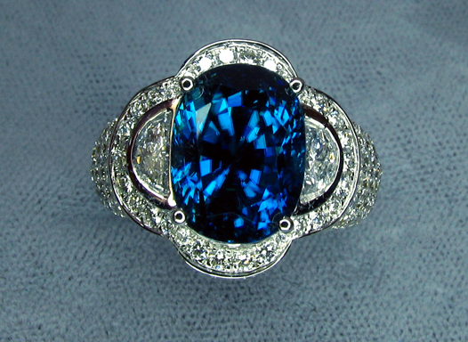 zircon_superbl_womans_ring_fl